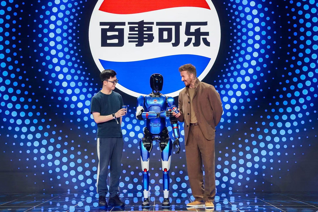 多宝电竞机器人携手百事中国共创“百事蓝宝” 共燃渴望新章